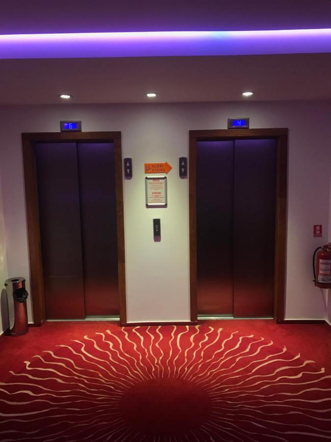 Marshal Garden Hotel Bucureşti Exterior foto Elevators in a hotel