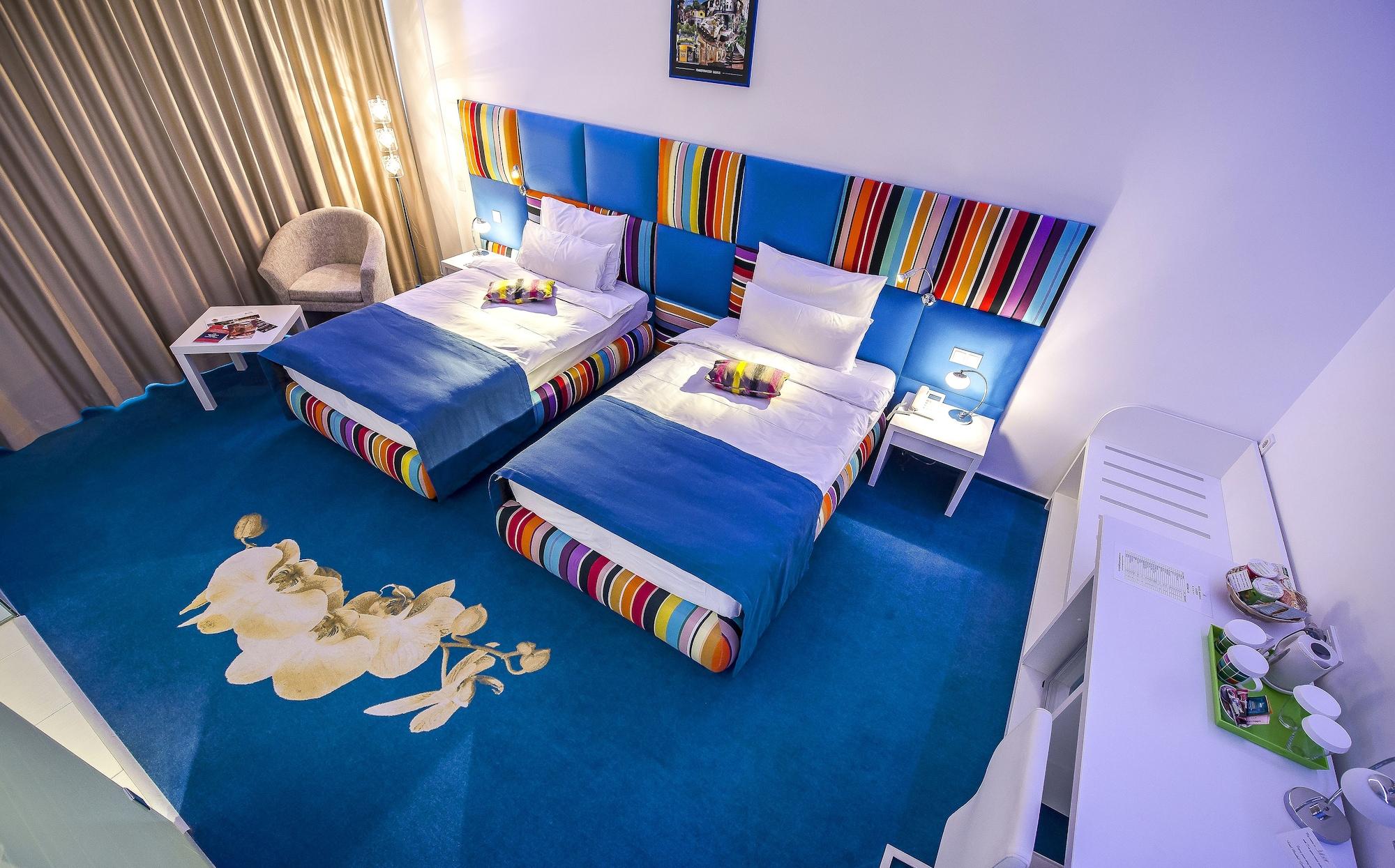 Marshal Garden Hotel Bucureşti Exterior foto Family room