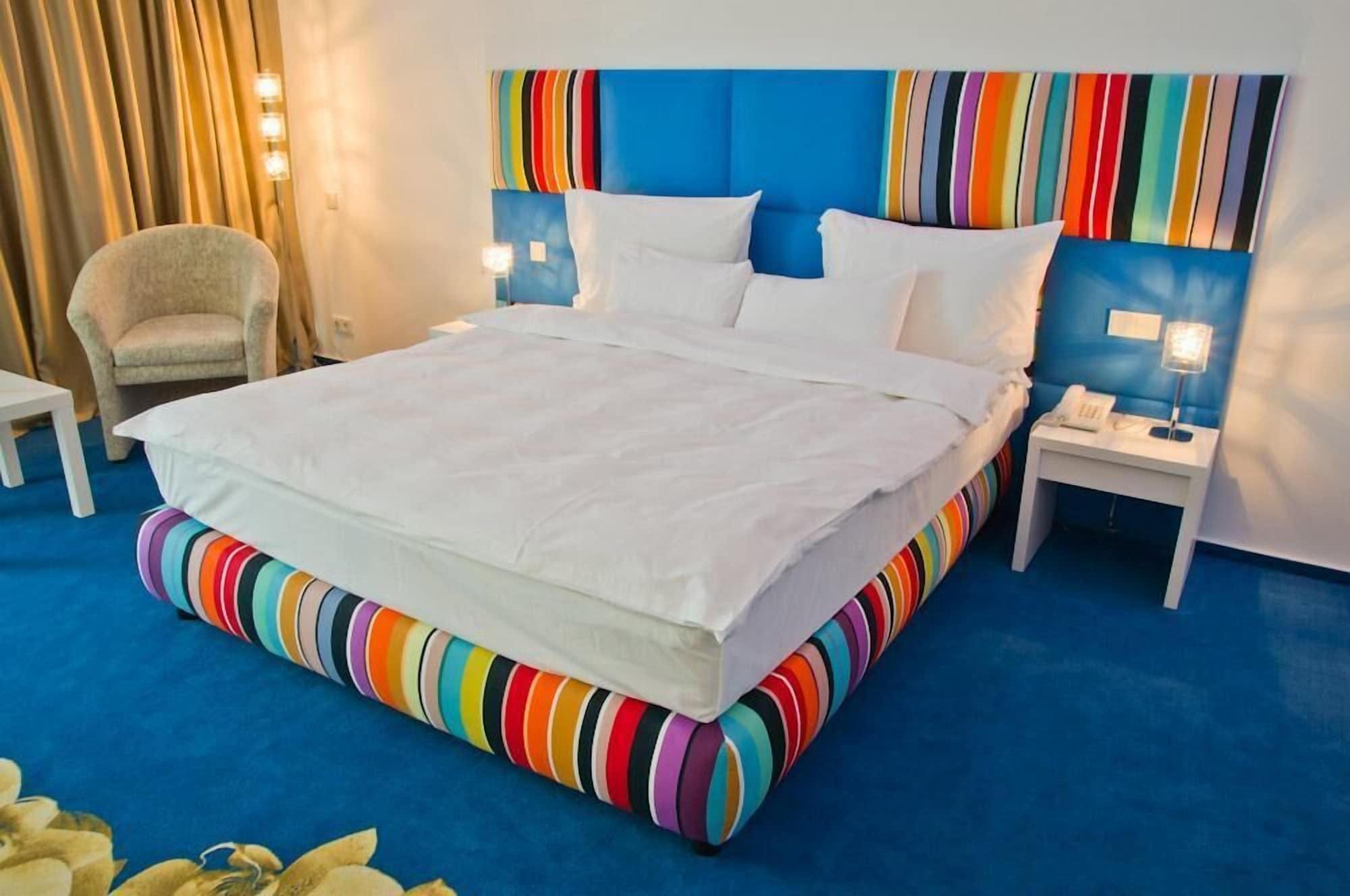 Marshal Garden Hotel Bucureşti Cameră foto A bed