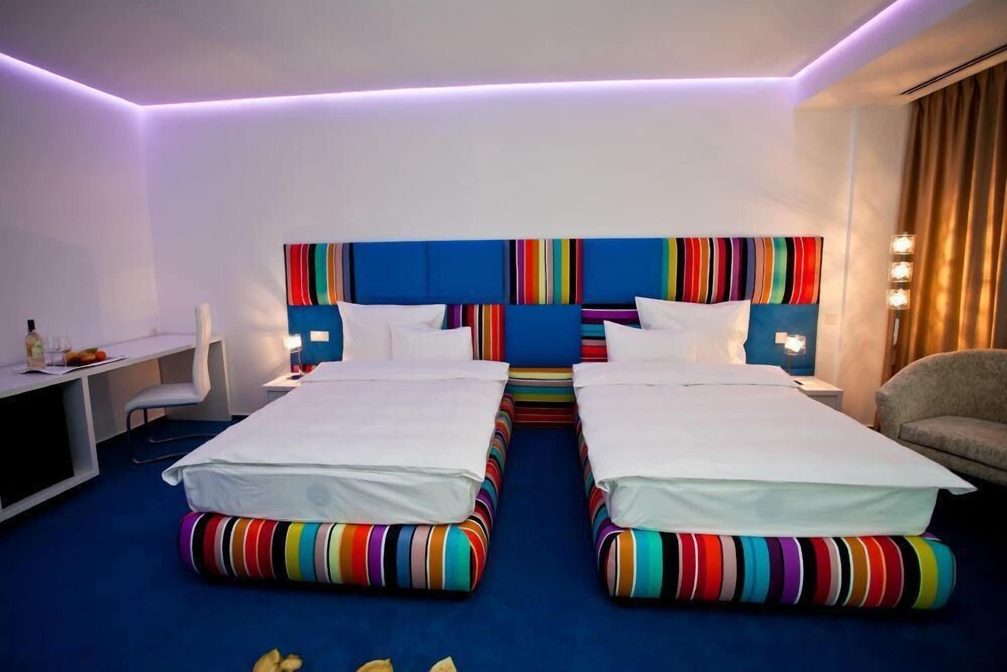 Marshal Garden Hotel Bucureşti Cameră foto A room at the hotel