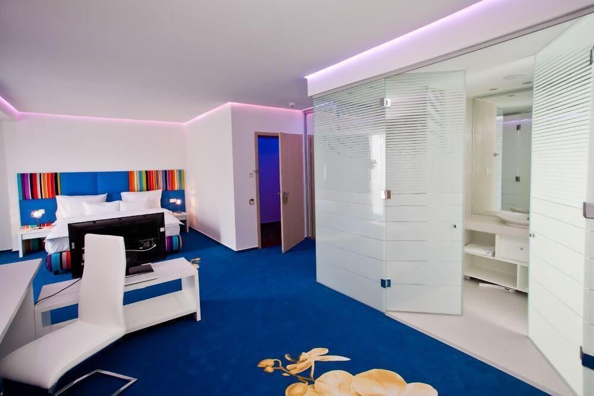 Marshal Garden Hotel Bucureşti Exterior foto A room at the hotel