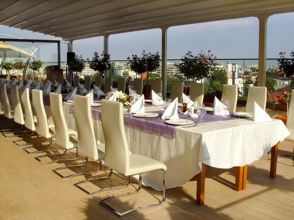 Marshal Garden Hotel Bucureşti Exterior foto The Sky Bar