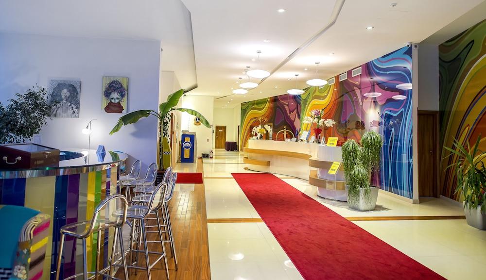 Marshal Garden Hotel Bucureşti Exterior foto Lobby of the hotel