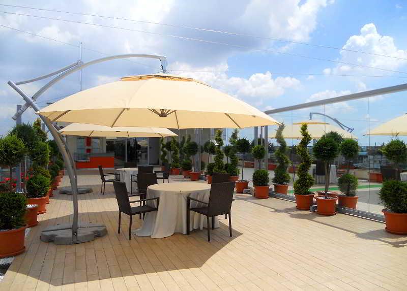 Marshal Garden Hotel Bucureşti Exterior foto Rooftop bar