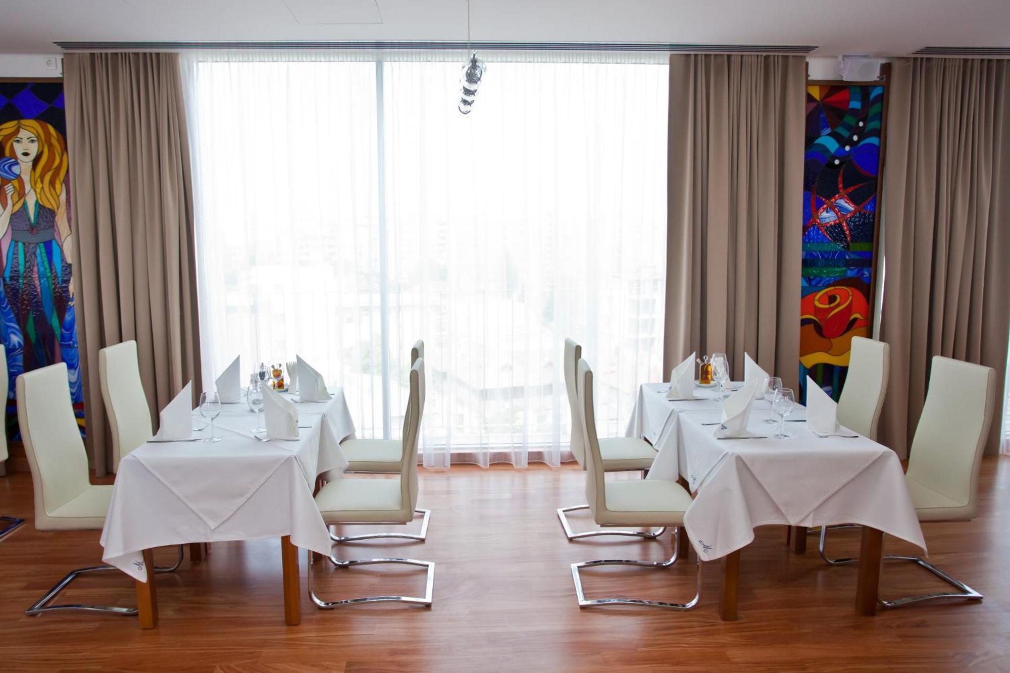 Marshal Garden Hotel Bucureşti Exterior foto Restaurant