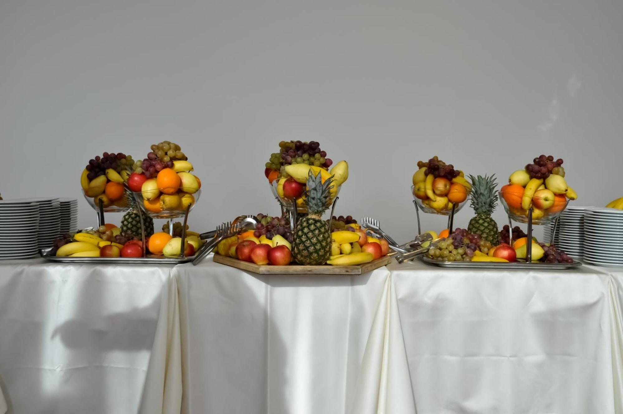 Marshal Garden Hotel Bucureşti Exterior foto Fruit salad
