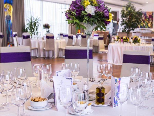 Marshal Garden Hotel Bucureşti Exterior foto A table set for a wedding reception