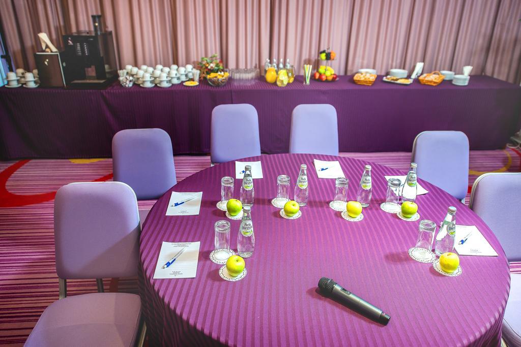 Marshal Garden Hotel Bucureşti Exterior foto A meeting room at the InterContinental London The O2