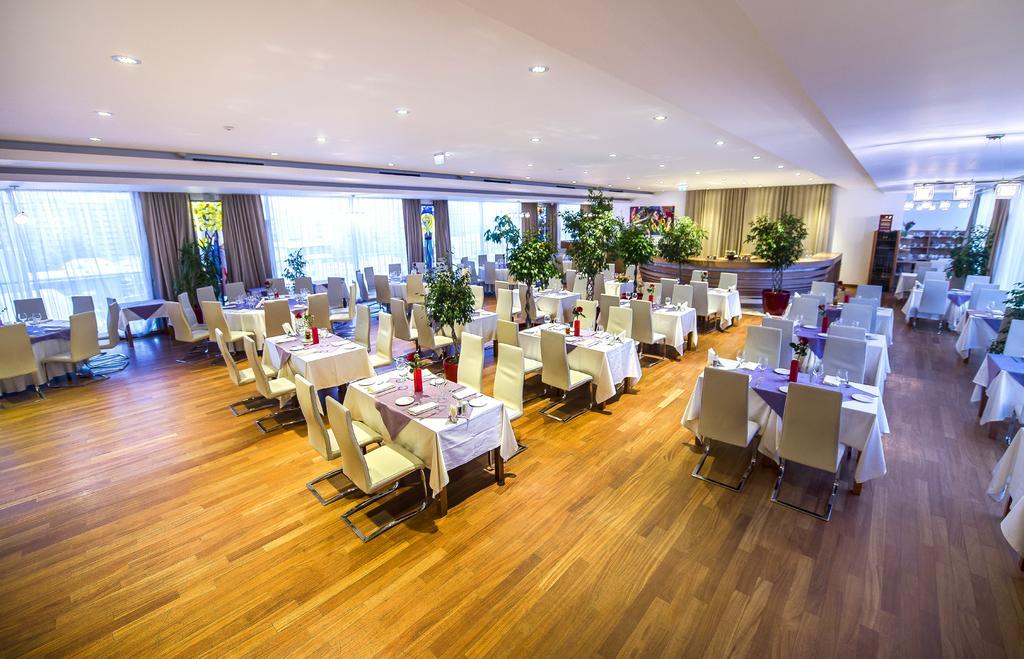Marshal Garden Hotel Bucureşti Exterior foto The restaurant