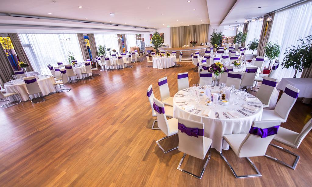 Marshal Garden Hotel Bucureşti Exterior foto The ballroom at the hotel