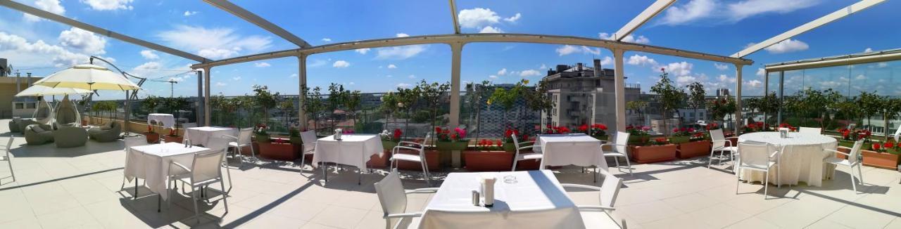 Marshal Garden Hotel Bucureşti Exterior foto The rooftop terrace